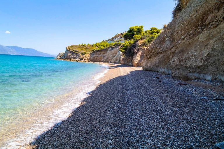 Παραλία Μούρτιτσα στον Θεολόγο Φθιώτιδας